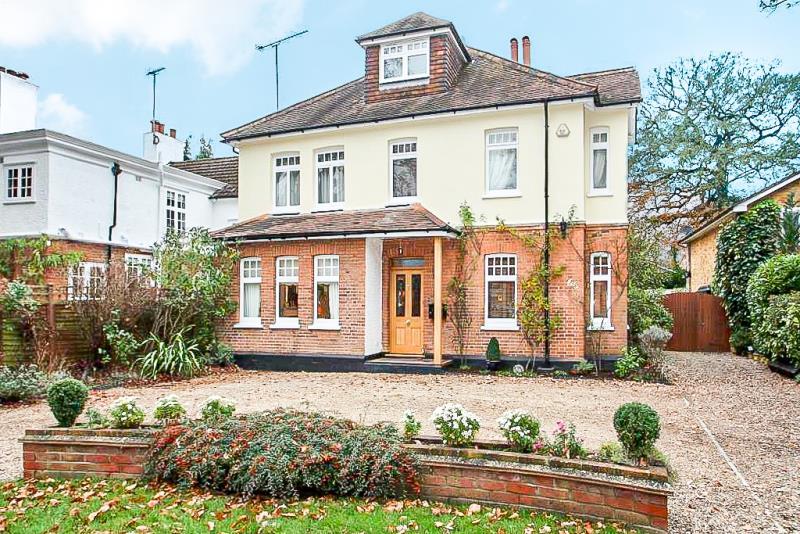 Dartnell Park Road, W Byfleet, KT14 6PX 5 bed detached house £3,500