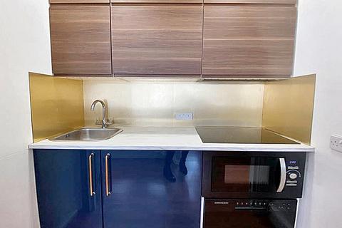 Studio to rent, Loftus Road, Shepherds Bush, London, W12
