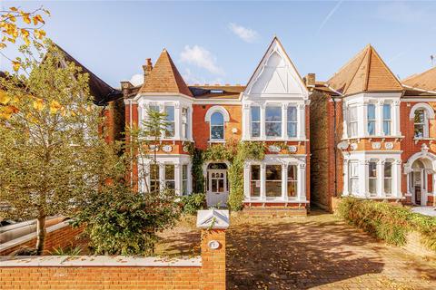 7 North Avenue, London, W13 8AP