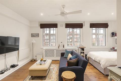 3 bedroom flat for sale, Kensington High Street, W8