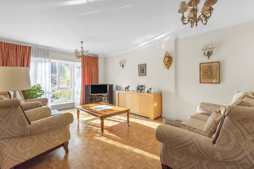 St. John's Avenue, Putney 2 bed flat £675,000