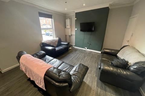 6 bedroom end of terrace house to rent - Ash Road, Leeds, West Yorkshire, LS6