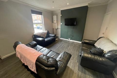 6 bedroom end of terrace house to rent, Ash Road, Leeds, West Yorkshire, LS6