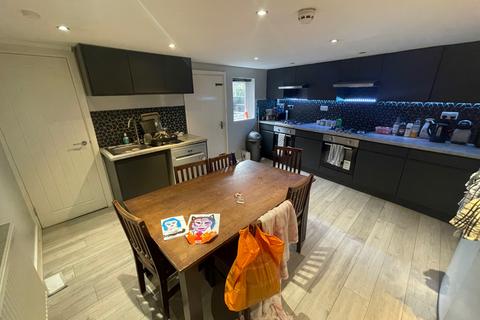 6 bedroom end of terrace house to rent, Ash Road, Leeds, West Yorkshire, LS6