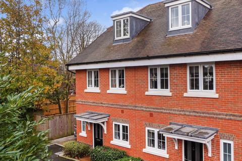 3 bedroom semi-detached house for sale - Alders Grove, Caterham, Surrey