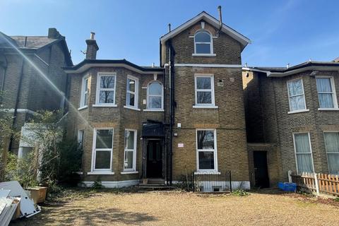First Floor Flat, 24 Court Yard, London, SE9 5PZ