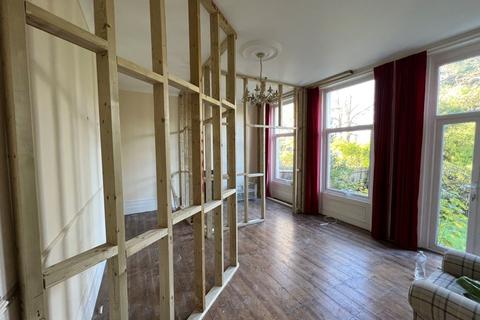 First Floor Flat, 24 Court Yard, London, SE9 5PZ