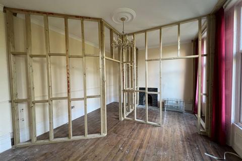 First Floor Flat, 24 Court Yard, London, SE9 5PZ