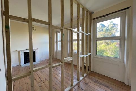 First Floor Flat, 24 Court Yard, London, SE9 5PZ