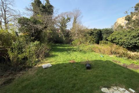 First Floor Flat, 24 Court Yard, London, SE9 5PZ