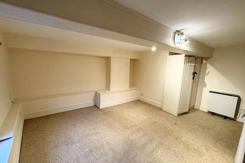 undefined, Exeter City Centre - 1 bedroom spacious flat part furnished