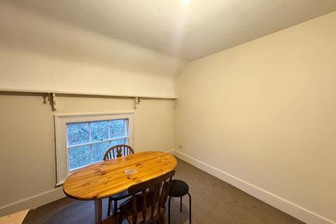undefined, Exeter City Centre - 1 bedroom spacious flat part furnished