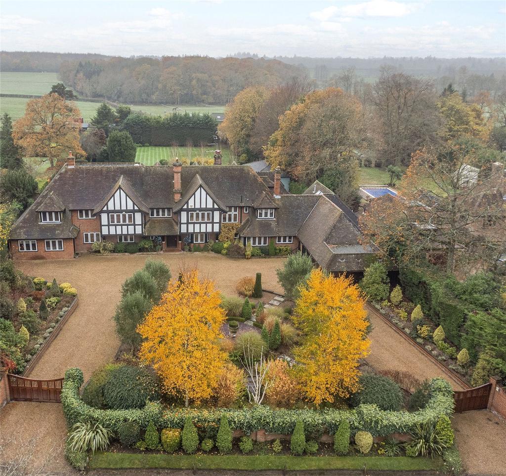 Chalfont Lane, Chorleywood, Rickmansworth, Hertfordshire, WD3 7 bed