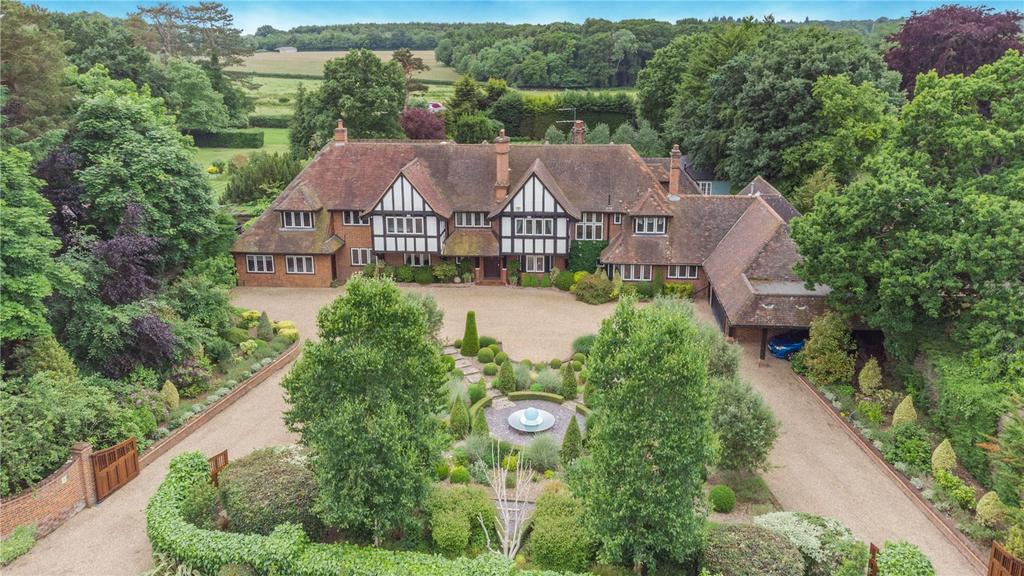 Chalfont Lane, Chorleywood, Rickmansworth, Hertfordshire, WD3 7 bed