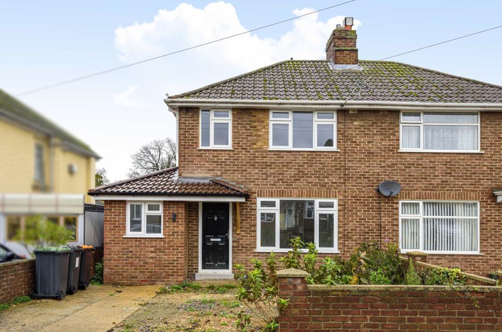 Deacon Avenue, Kempston, Bedford 3 bed semidetached house £325,000