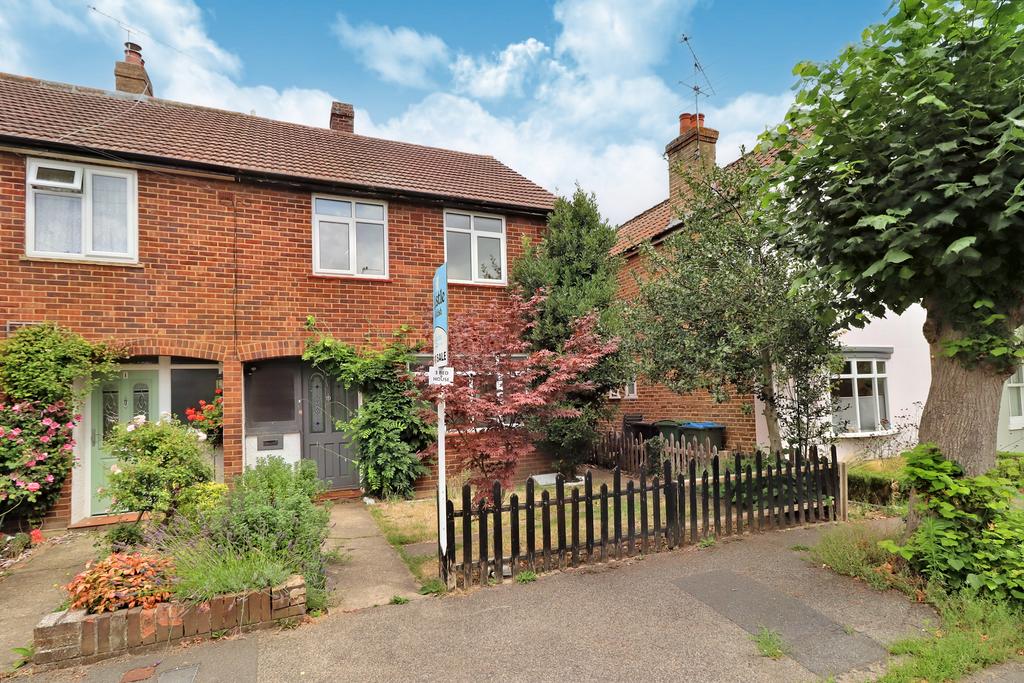 Green Lane Avenue, Hersham KT12 3 bed semidetached house £1,650 pcm