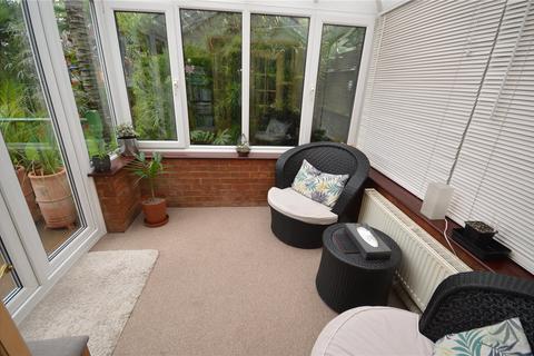 3 bedroom semi-detached house for sale - Croxton Close, Luton, Bedfordshire, LU3