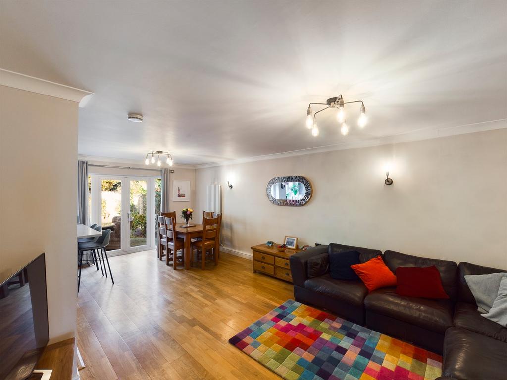 Dickens Drive, Addlestone, Surrey, KT15 4 bed detached house £750,000