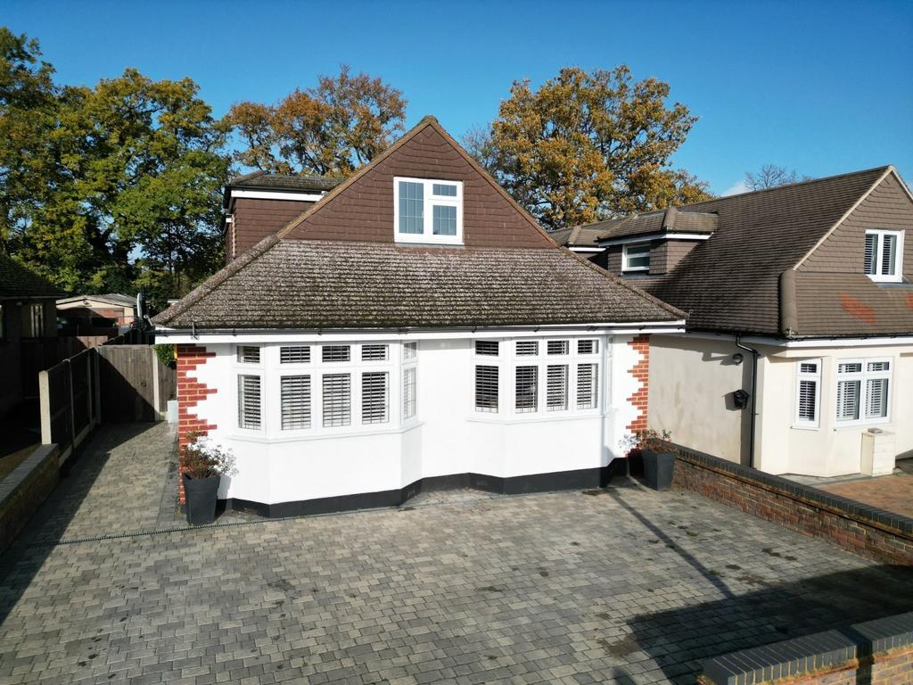 Dickens Drive, Addlestone, Surrey, KT15 4 bed detached house £750,000
