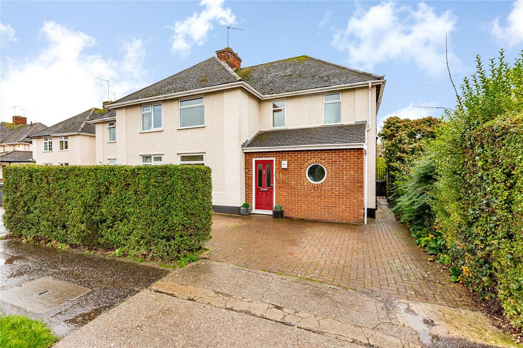 Swiss Avenue, Chelmsford, Essex, CM1 3 bed semidetached house £450,000