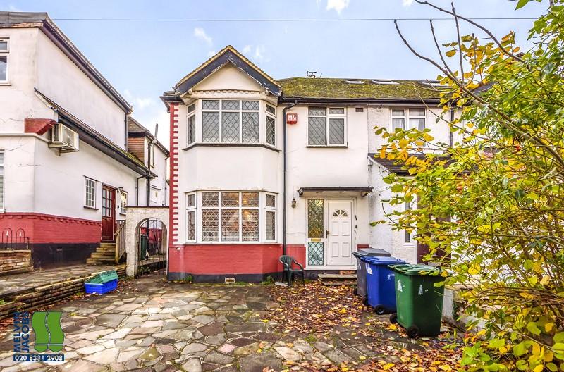 Warwick Avenue, Edgware, Greater... 3 bed semidetached house £645,000