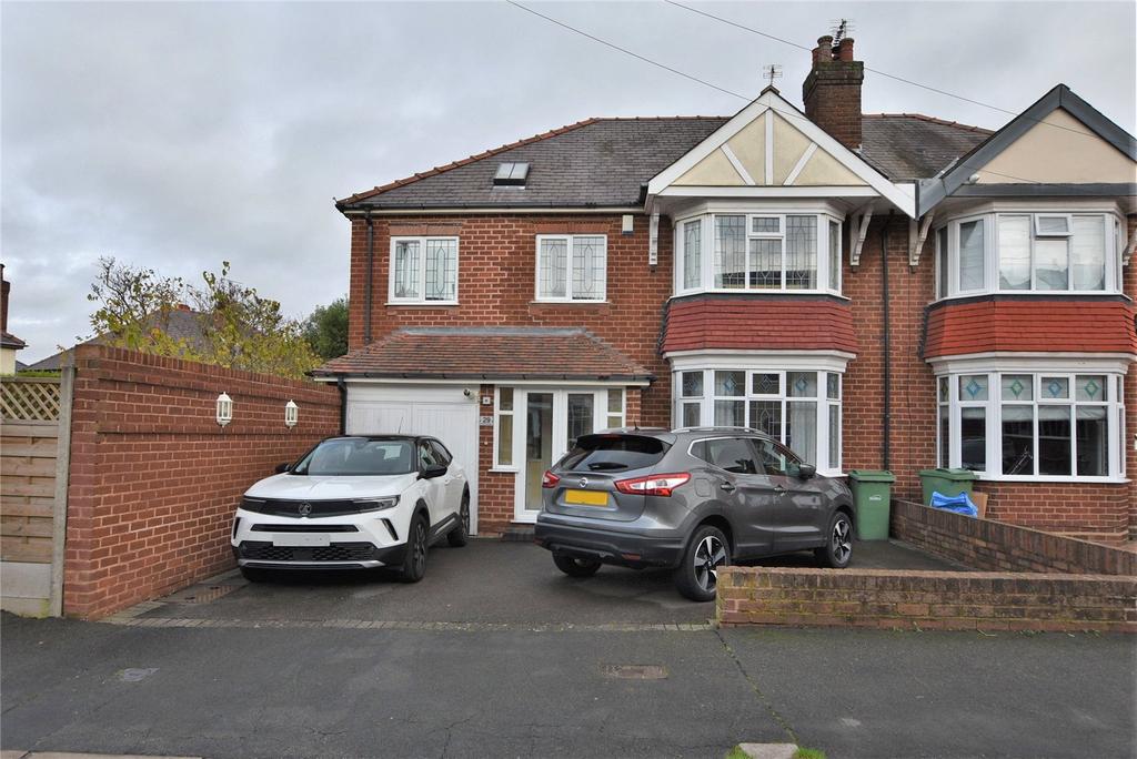 Garland Crescent, Halesowen, West Midlands, B62 4 bed semidetached