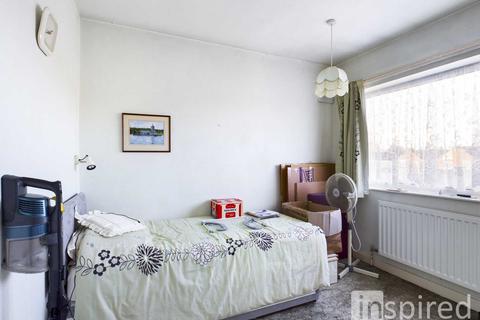 3 bedroom semi-detached house for sale - Hayden Road, Rushden