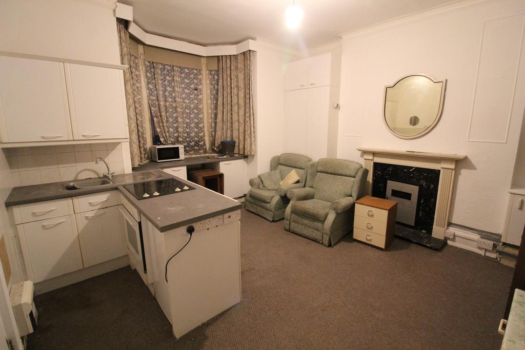 Devonshire Place, Kemptown, Brighton... 1 bed flat £750 pcm (£173 pw)