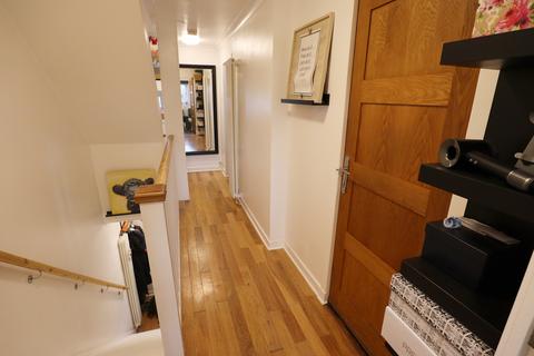 37 Kippen Drive, Clarkston, Glasgow, G76 8JH