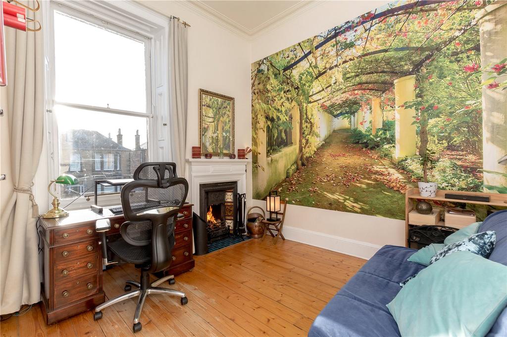 Bedroom 2 / Study