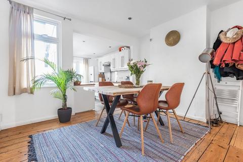 33 Hawks Road, Kingston Upon Thames, KT1 3DS