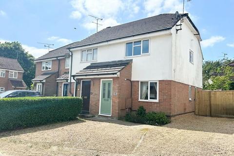 2 bedroom terraced house to rent, Gaskell Close, Holybourne