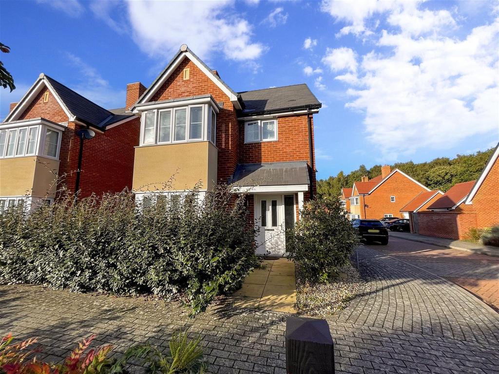 Beacon Avenue, Kings Hill, West... 3 bed detached house £475,000