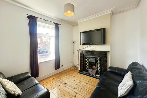 3 bedroom terraced house to rent, Hardy Street, Eccles, Manchester, M30