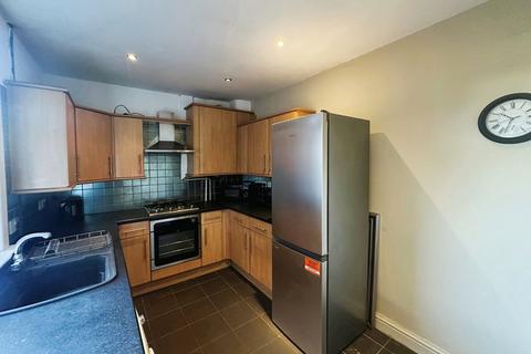 3 bedroom terraced house to rent, Hardy Street, Eccles, Manchester, M30