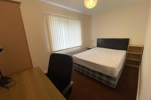 4 bedroom terraced house to rent, Lauderdale Crescent, Grove Village, Manchester, Greater Manchester, M13