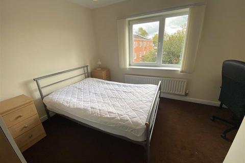 4 bedroom terraced house to rent, Lauderdale Crescent, Grove Village, Manchester, Greater Manchester, M13