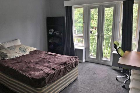 4 bedroom flat to rent, Wilmslow Road, Manchester, Greater Manchester, M14