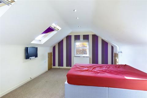 3 bedroom bungalow to rent - Victoria Road, Tilehurst, Reading, Berkshire, RG31