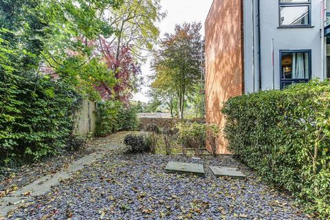 1 bedroom flat for sale, Station Road, Whyteleafe, Surrey, CR3 0EP
