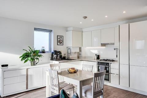 1 bedroom flat for sale, Station Road, Whyteleafe, Surrey, CR3 0EP