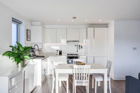 1 bedroom flat for sale, Station Road, Whyteleafe, Surrey, CR3 0EP