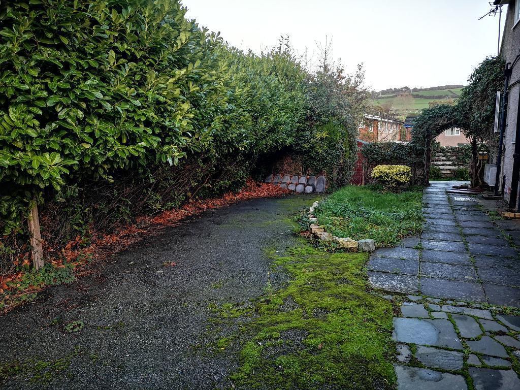 Llanelian Road, Old Colwyn, Conwy... 1 bed flat £675 pcm (£156 pw)