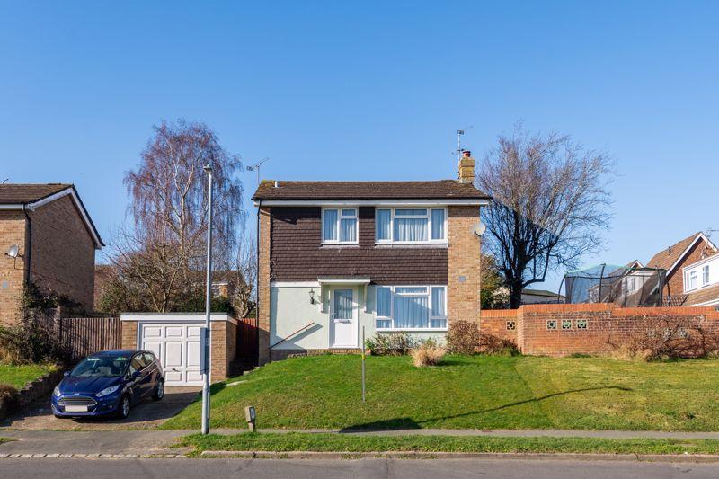 Rocks Park Road Uckfield 3 Bed Detached House £450 000