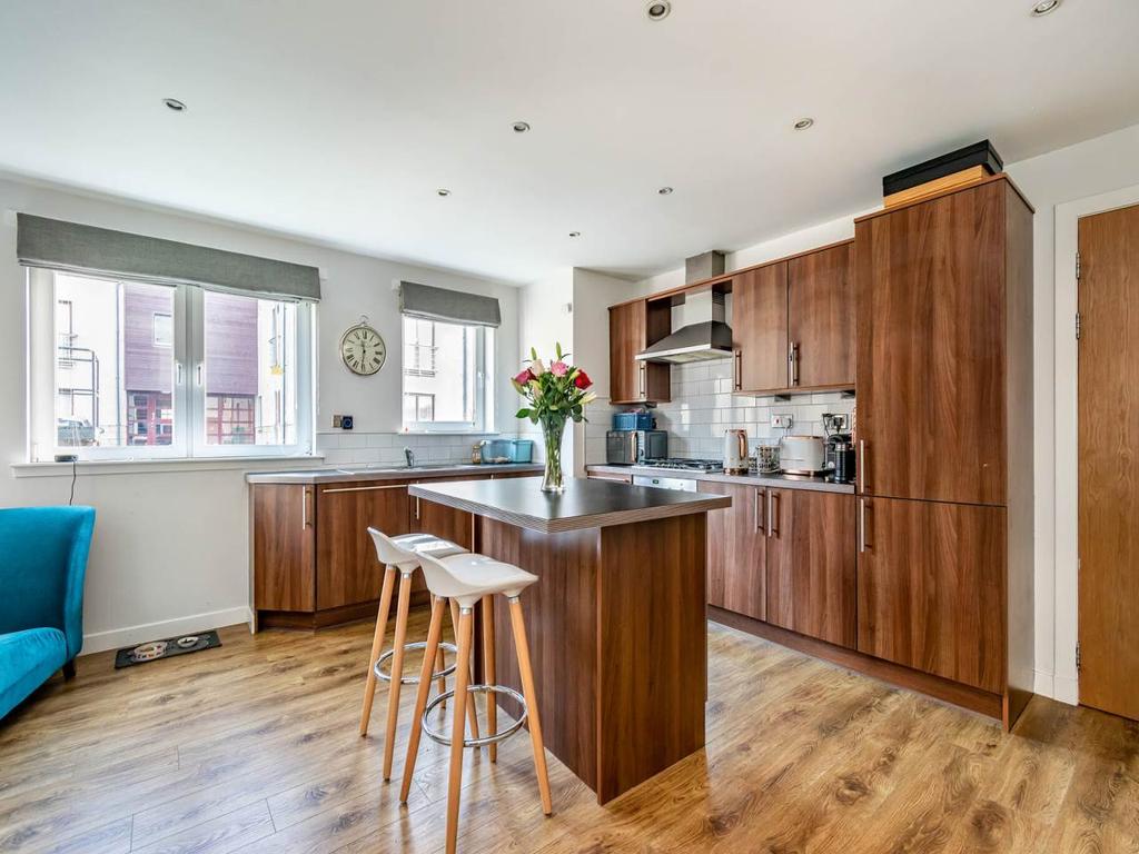 The Green, Davidson's Main, Edinburgh 2 bed flat £1,195 pcm (£276 pw)