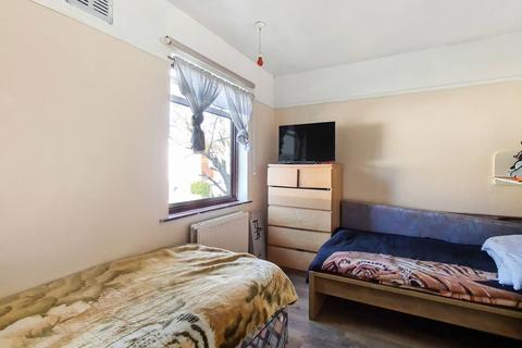 11 Fairgreen Road, Thornton Heath, CR7 7EX