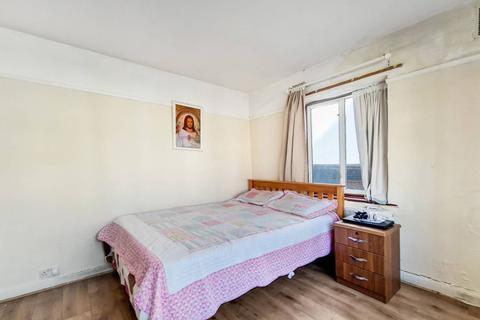 11 Fairgreen Road, Thornton Heath, CR7 7EX