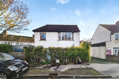 11 Fairgreen Road, Thornton Heath, CR7 7EX
