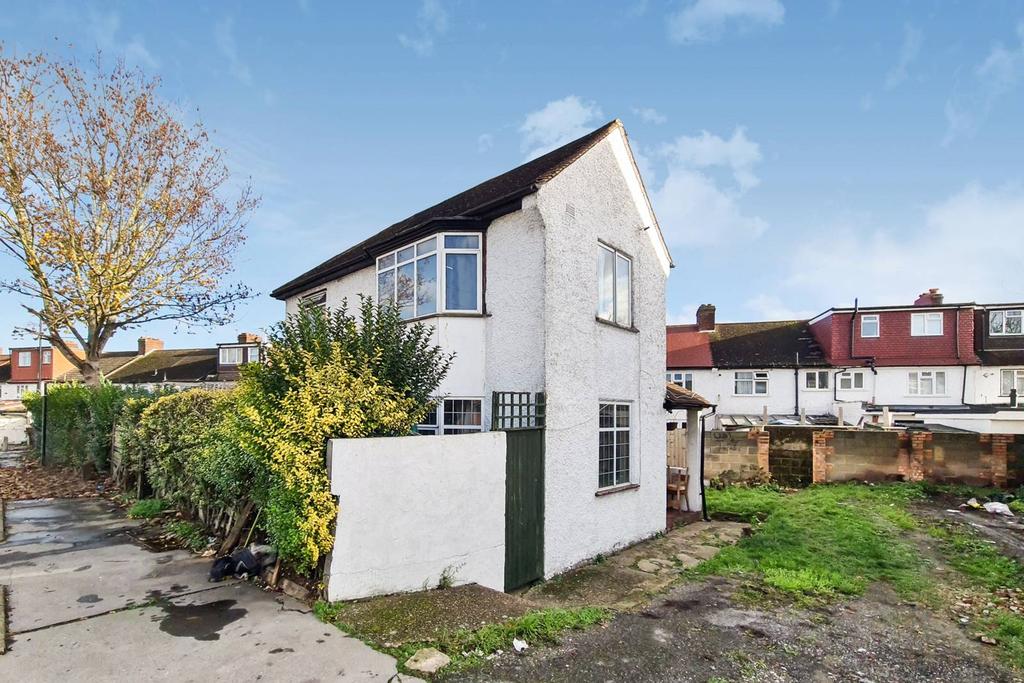 Fairgreen Road, Thornton Heath, CR7 3 bed detached house for sale £