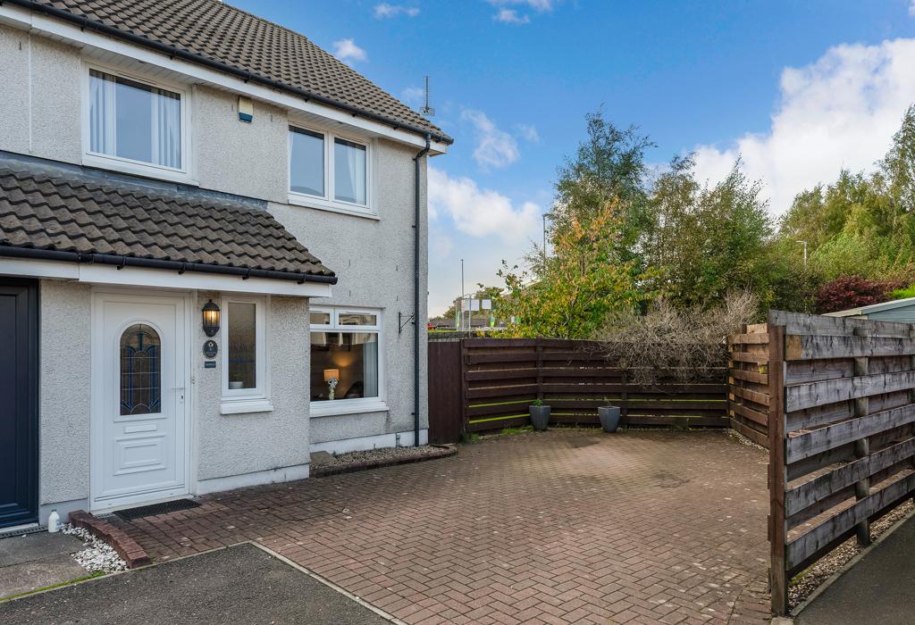 Colston Row, Airdrie, Lanarkshire 3 bed semidetached house £180,000
